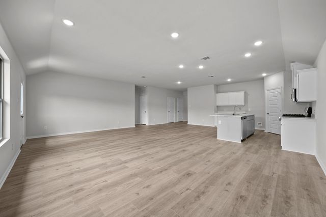 552 Ridgewood Drive, Van Alstyne, TX 75495
