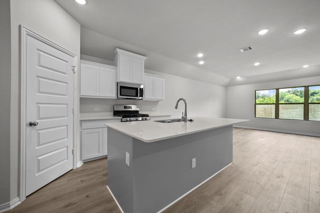 552 Ridgewood Drive, Van Alstyne, TX 75495