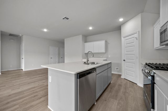 552 Ridgewood Drive, Van Alstyne, TX 75495
