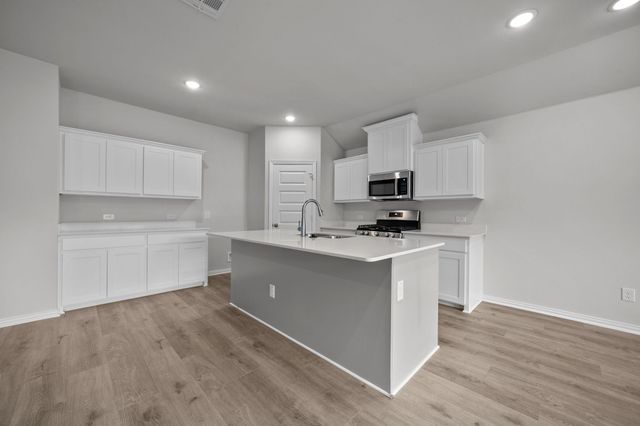 552 Ridgewood Drive, Van Alstyne, TX 75495