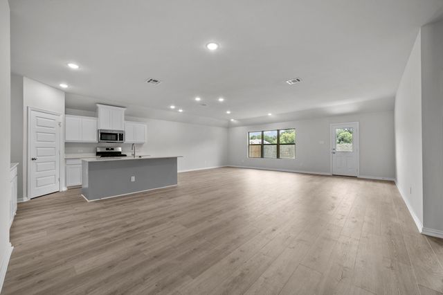 552 Ridgewood Drive, Van Alstyne, TX 75495