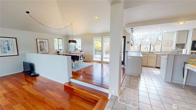 627 N Waugh Road, Mount Vernon, WA 98273