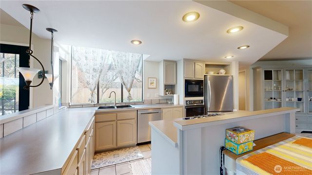 627 N Waugh Road, Mount Vernon, WA 98273