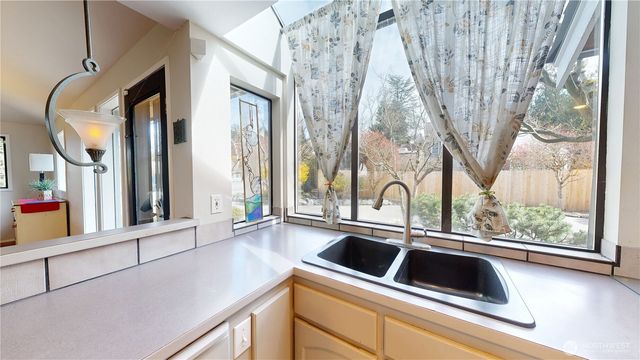 627 N Waugh Road, Mount Vernon, WA 98273