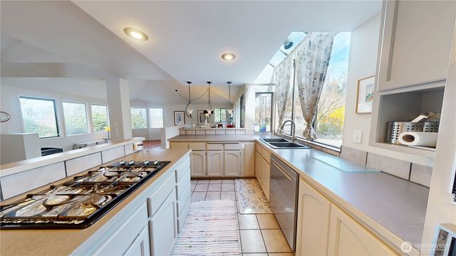 627 N Waugh Road, Mount Vernon, WA 98273