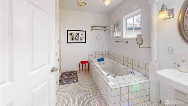 627 N Waugh Road, Mount Vernon, WA 98273