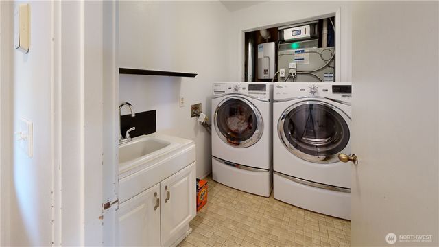 627 N Waugh Road, Mount Vernon, WA 98273
