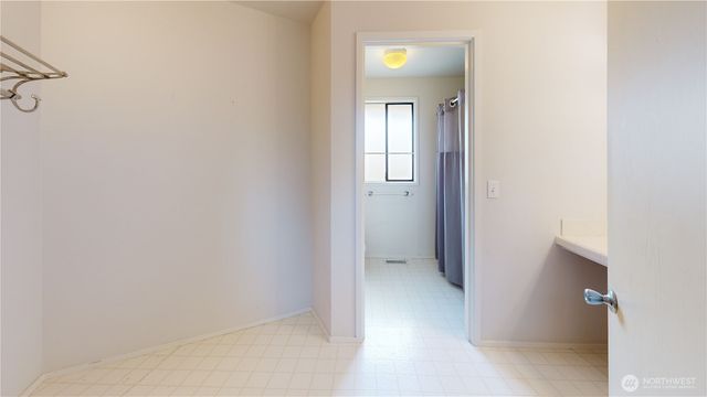 627 N Waugh Road, Mount Vernon, WA 98273