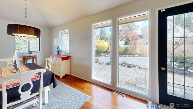 627 N Waugh Road, Mount Vernon, WA 98273