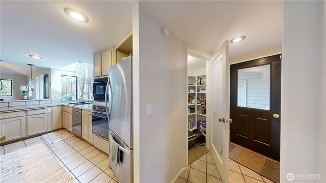 627 N Waugh Road, Mount Vernon, WA 98273