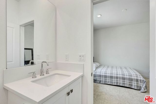 27408 Horizon View Lane, Valencia, CA 91381