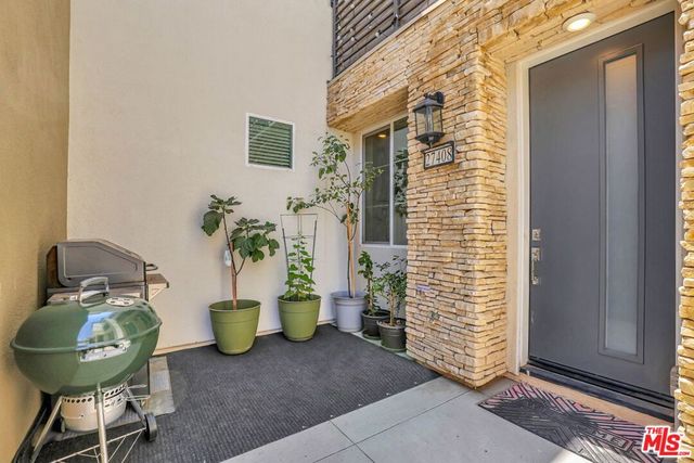 27408 Horizon View Lane, Valencia, CA 91381