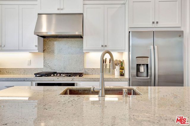 27408 Horizon View Lane, Valencia, CA 91381