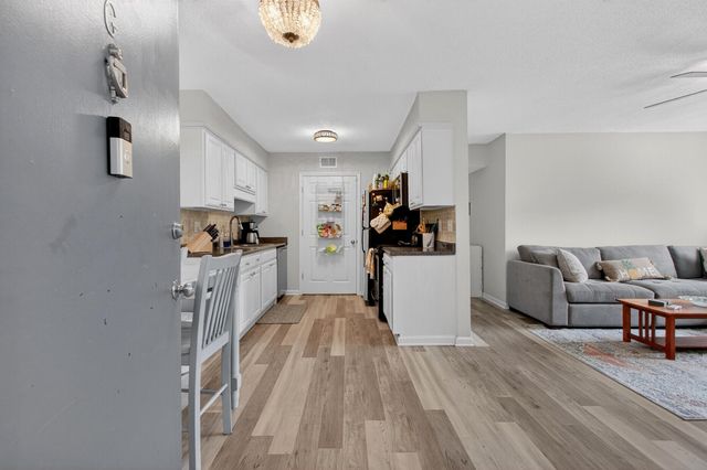1402 Camp Road Apt 9g, Charleston, SC 29412