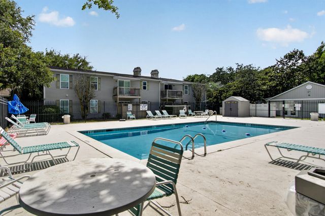 1402 Camp Road Apt 9g, Charleston, SC 29412