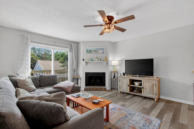 1402 Camp Road Apt 9g, Charleston, SC 29412