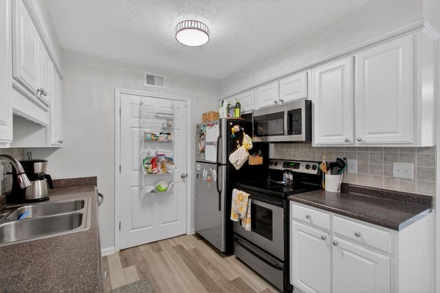 1402 Camp Road Apt 9g, Charleston, SC 29412