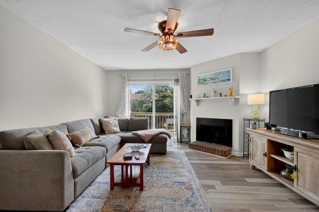 1402 Camp Road Apt 9g, Charleston, SC 29412