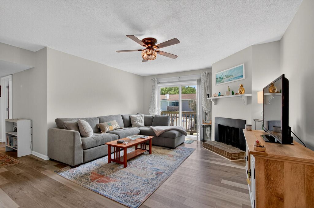 1402 Camp Road Apt 9g, Charleston, SC 29412