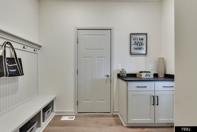 5413 N 191st Street, Elkhorn, NE 68022