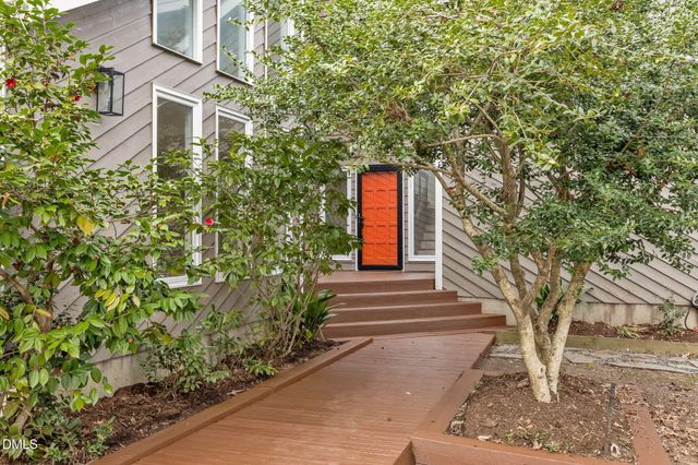 105 Oakstone Drive, Chapel Hill, NC 27514