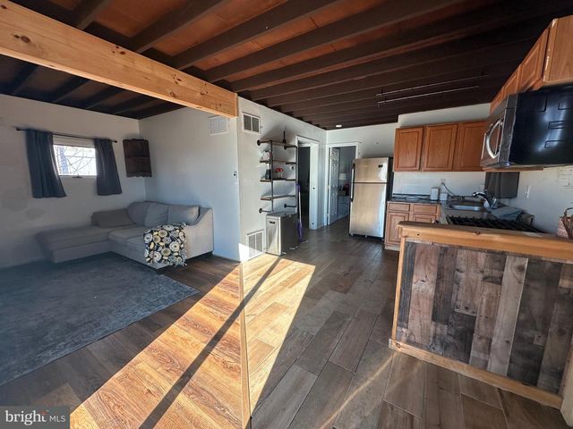 41 W RARITAN DR, Tuckerton, NJ 08087