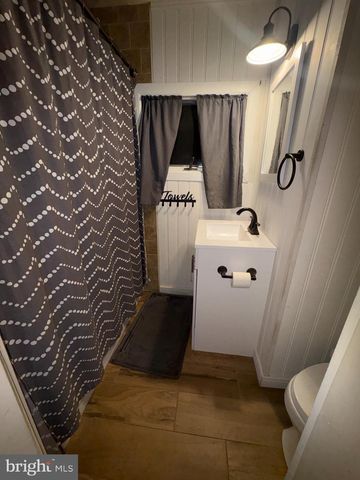 41 W RARITAN DR, Tuckerton, NJ 08087