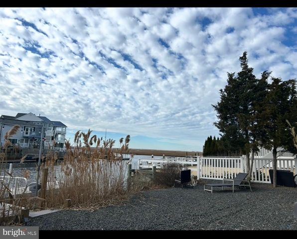 41 W RARITAN DR, Tuckerton, NJ 08087