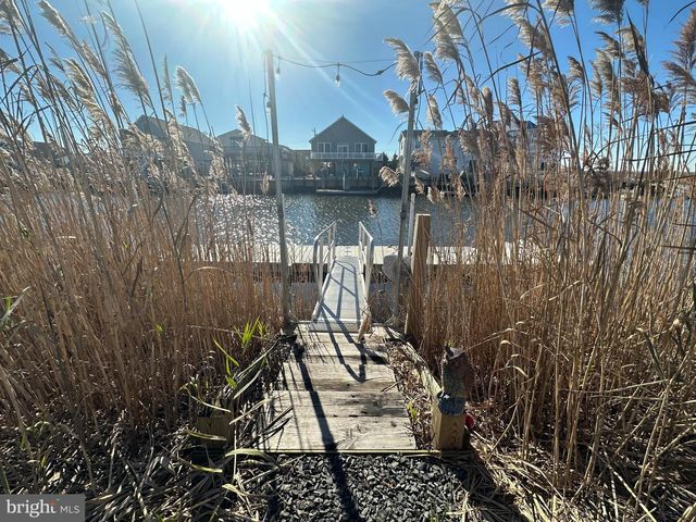 41 W RARITAN DR, Tuckerton, NJ 08087