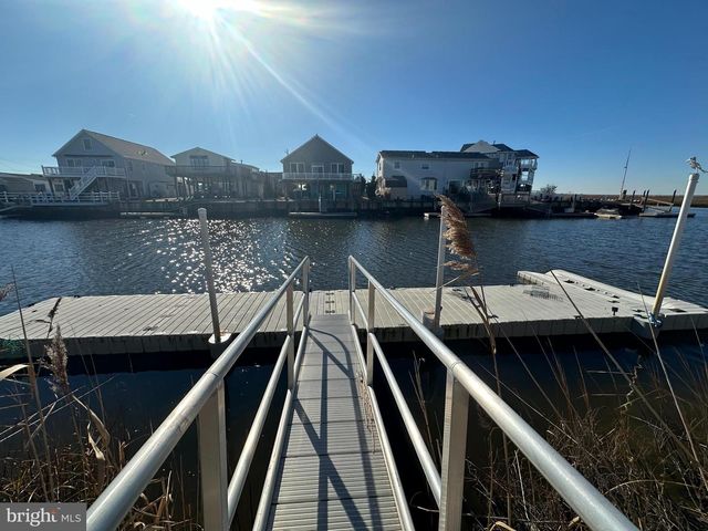 41 W RARITAN DR, Tuckerton, NJ 08087