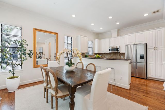 2210 Mid Lane 101, Houston, TX 77027