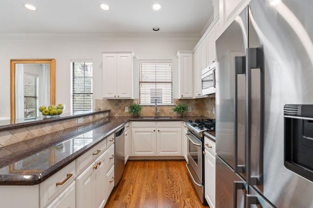 2210 Mid Lane 101, Houston, TX 77027