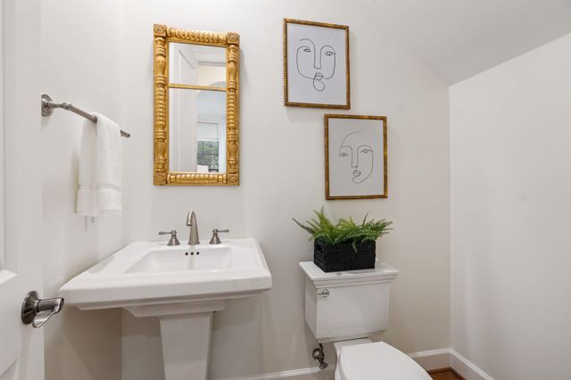 2210 Mid Lane 101, Houston, TX 77027