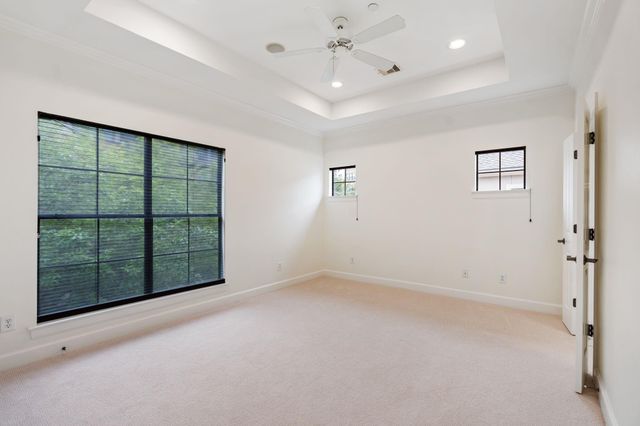 2210 Mid Lane 101, Houston, TX 77027