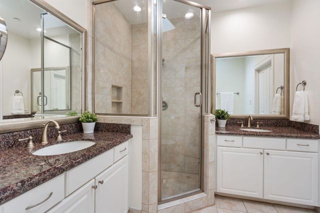 2210 Mid Lane 101, Houston, TX 77027