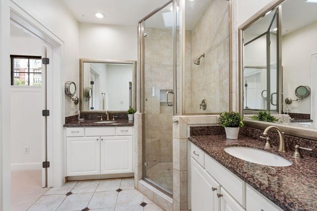 2210 Mid Lane 101, Houston, TX 77027