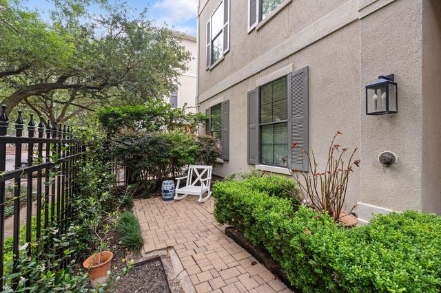 2210 Mid Lane 101, Houston, TX 77027