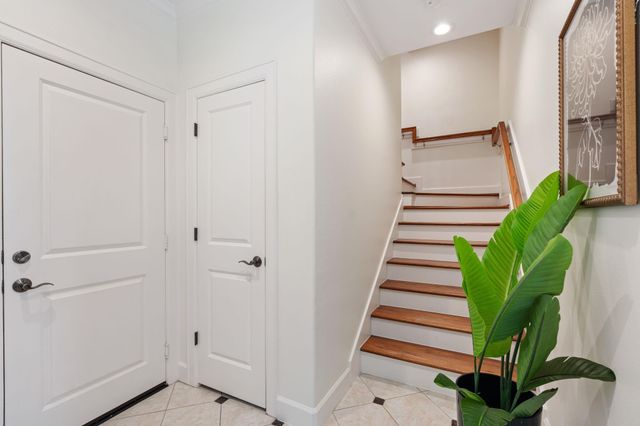 2210 Mid Lane 101, Houston, TX 77027