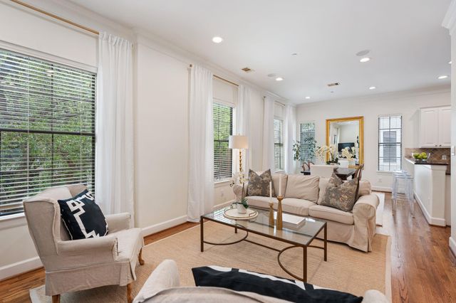 2210 Mid Lane 101, Houston, TX 77027