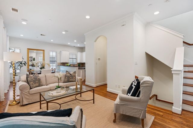 2210 Mid Lane 101, Houston, TX 77027