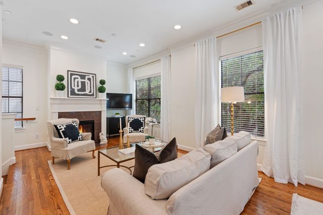 2210 Mid Lane 101, Houston, TX 77027