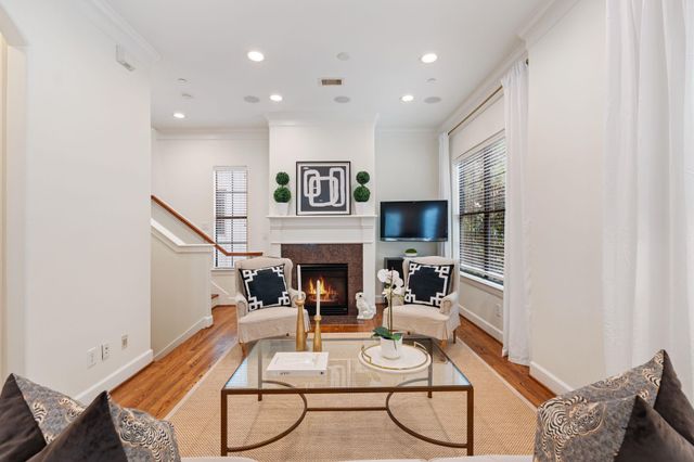 2210 Mid Lane 101, Houston, TX 77027