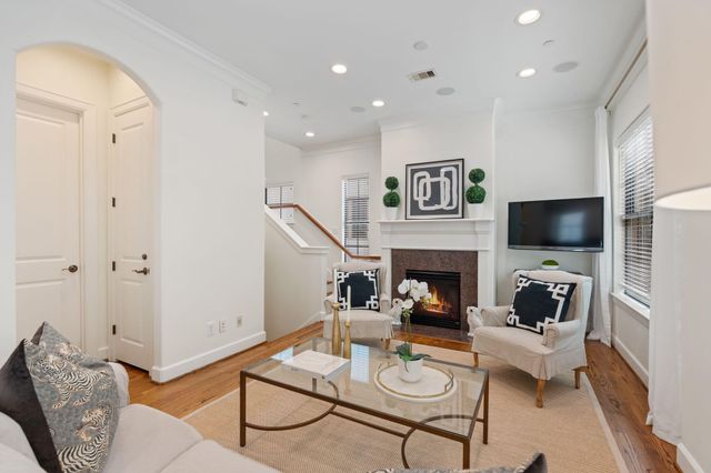 2210 Mid Lane 101, Houston, TX 77027