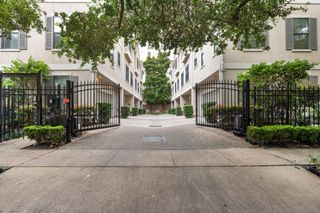 2210 Mid Lane 101, Houston, TX 77027