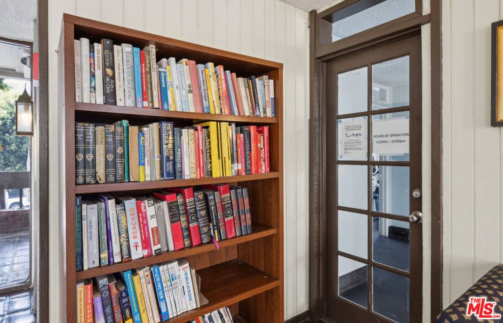 Image 10 of property listing at 320 S Ardmore Avenue 325, Los Angeles, CA 90020