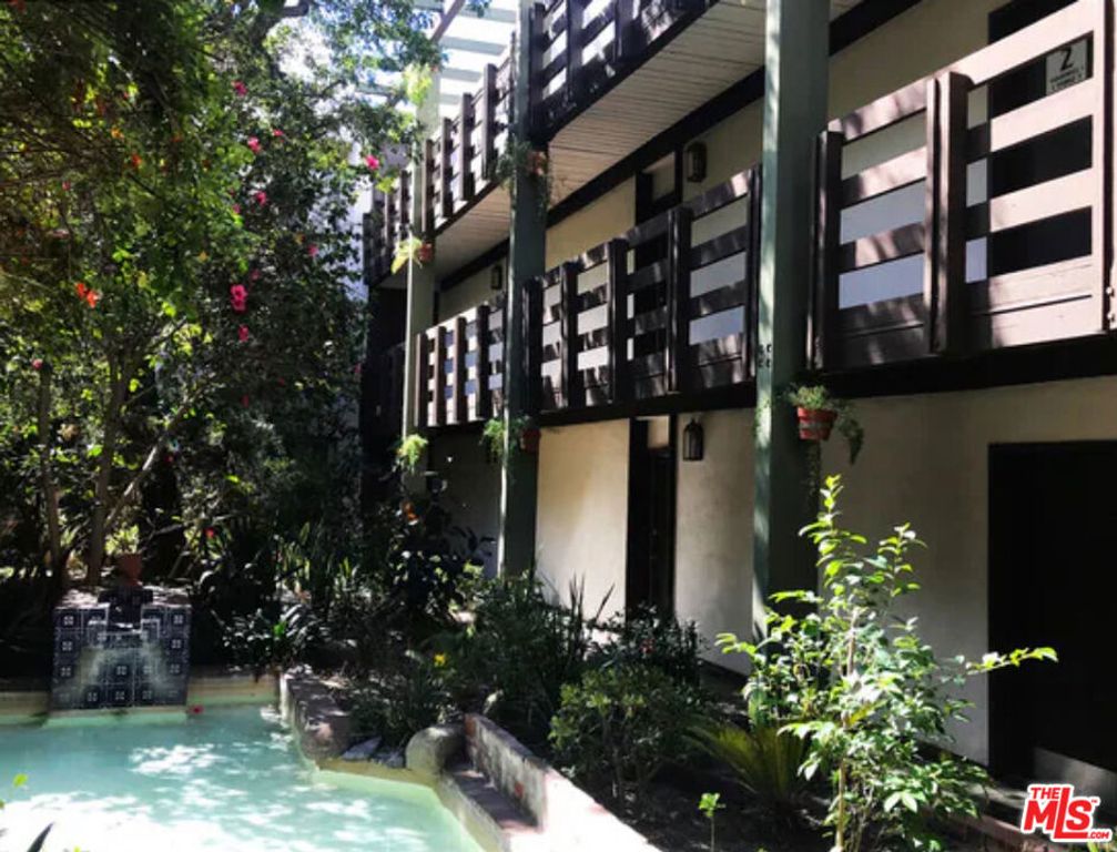 Image 4 of property listing at 320 S Ardmore Avenue 325, Los Angeles, CA 90020