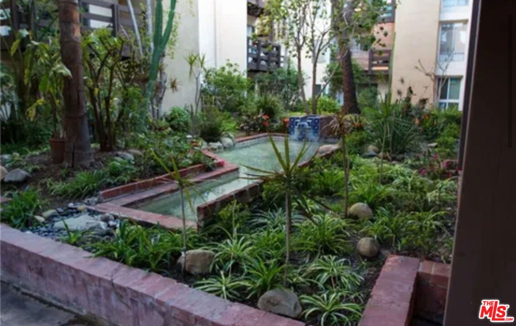 Image 8 of property listing at 320 S Ardmore Avenue 325, Los Angeles, CA 90020