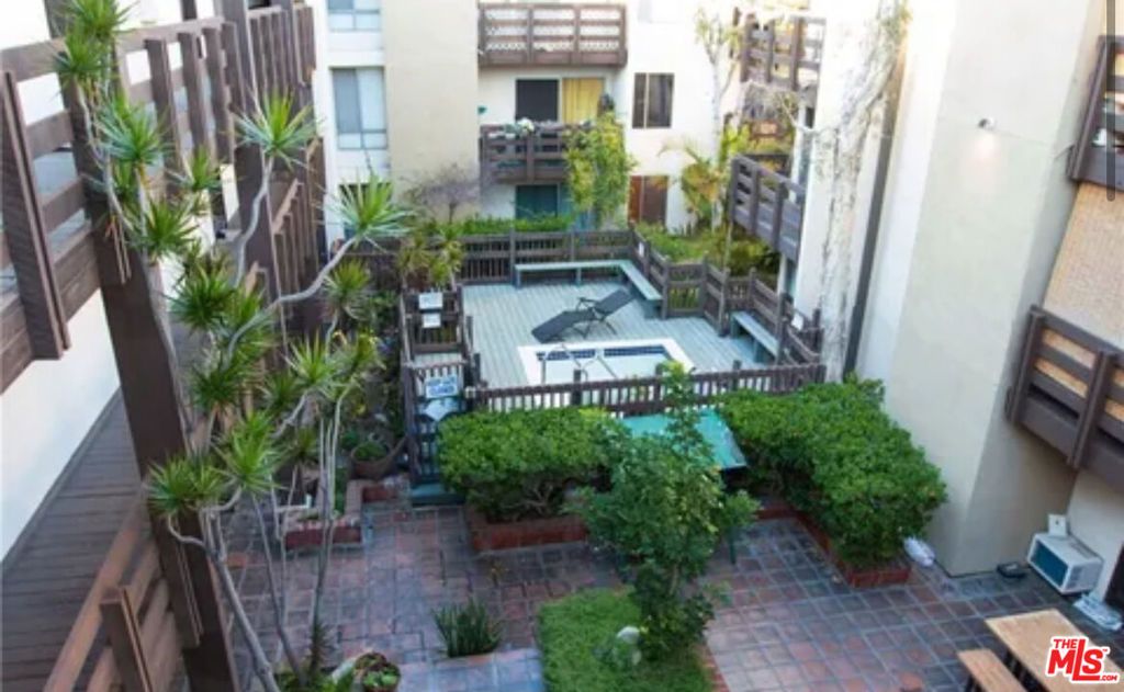 Image 9 of property listing at 320 S Ardmore Avenue 325, Los Angeles, CA 90020