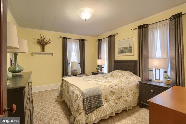 426 W MAIN ST, Mechanicsburg, PA 17055