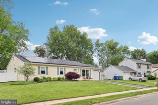 5 GRAYBURN DR, Marlton, NJ 08053